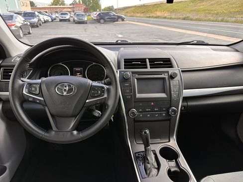 Used 2016 Toyota Camry SE FWD image 7
