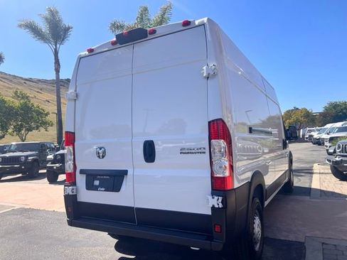 Used 2025 RAM ProMaster 2500 w/ Convenience Group FWD image 12