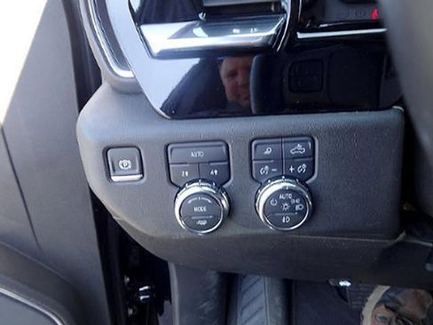 Used 2025 GMC Sierra 1500 SLT AWD/4WD image 14