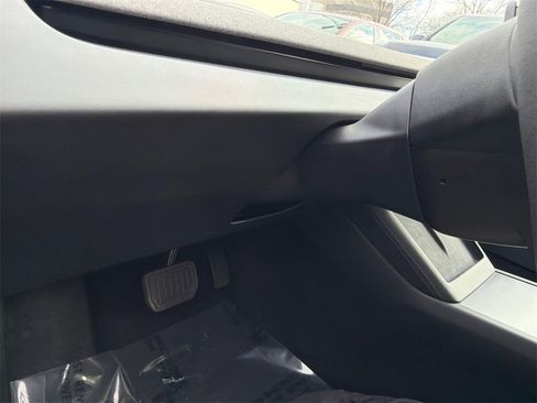 Used 2024 Tesla Model 3 Standard Range image 31