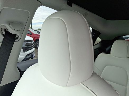 Used 2021 Tesla Model Y Long Range image 18