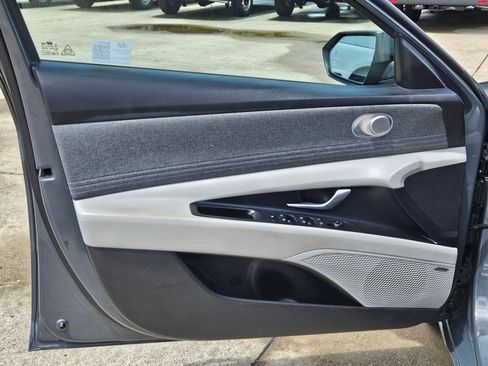 Used 2024 Hyundai Elantra Limited FWD image 14