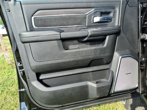New 2026 RAM 2500 Laramie AWD/4WD image 10