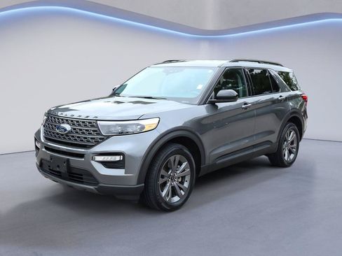 Certified 2023 Ford Explorer XLT w/ Equipment Group 202A AWD/4WD image 2