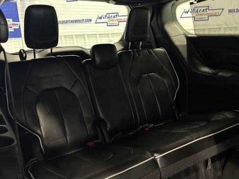 Used 2025 Chrysler Pacifica Limited FWD image 38