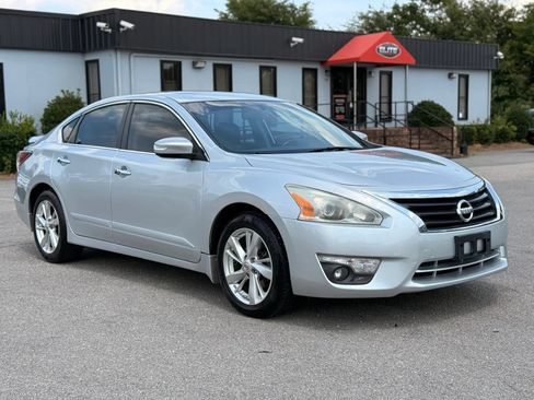 Used 2015 Nissan Altima 2.5 SL w/ Technology Package FWD image 3
