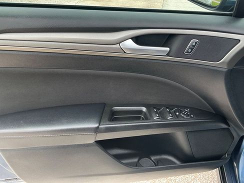 Used 2018 Ford Fusion SE w/ Fusion SE Technology Package image 18