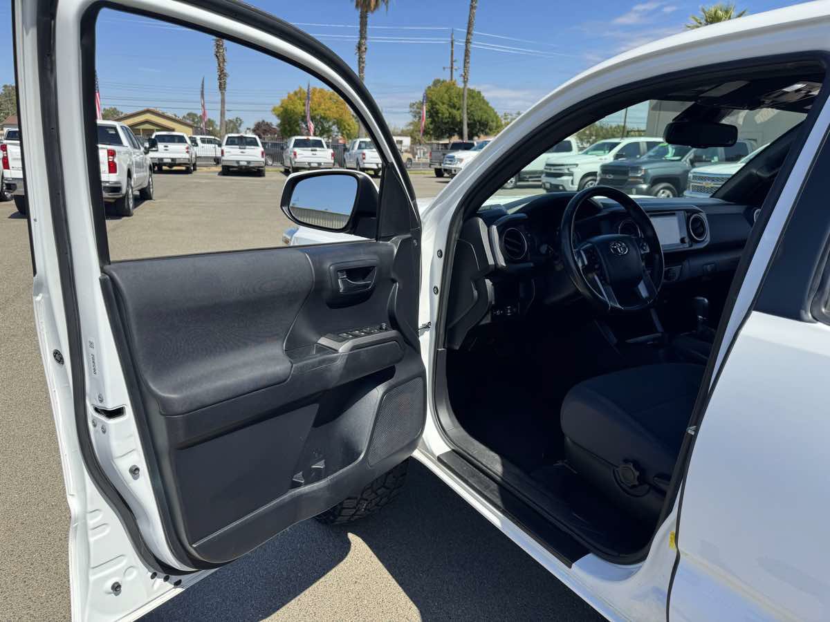 Used 2019 Toyota Tacoma TRD Off-Road w/ Technology Package AWD/4WD image 23