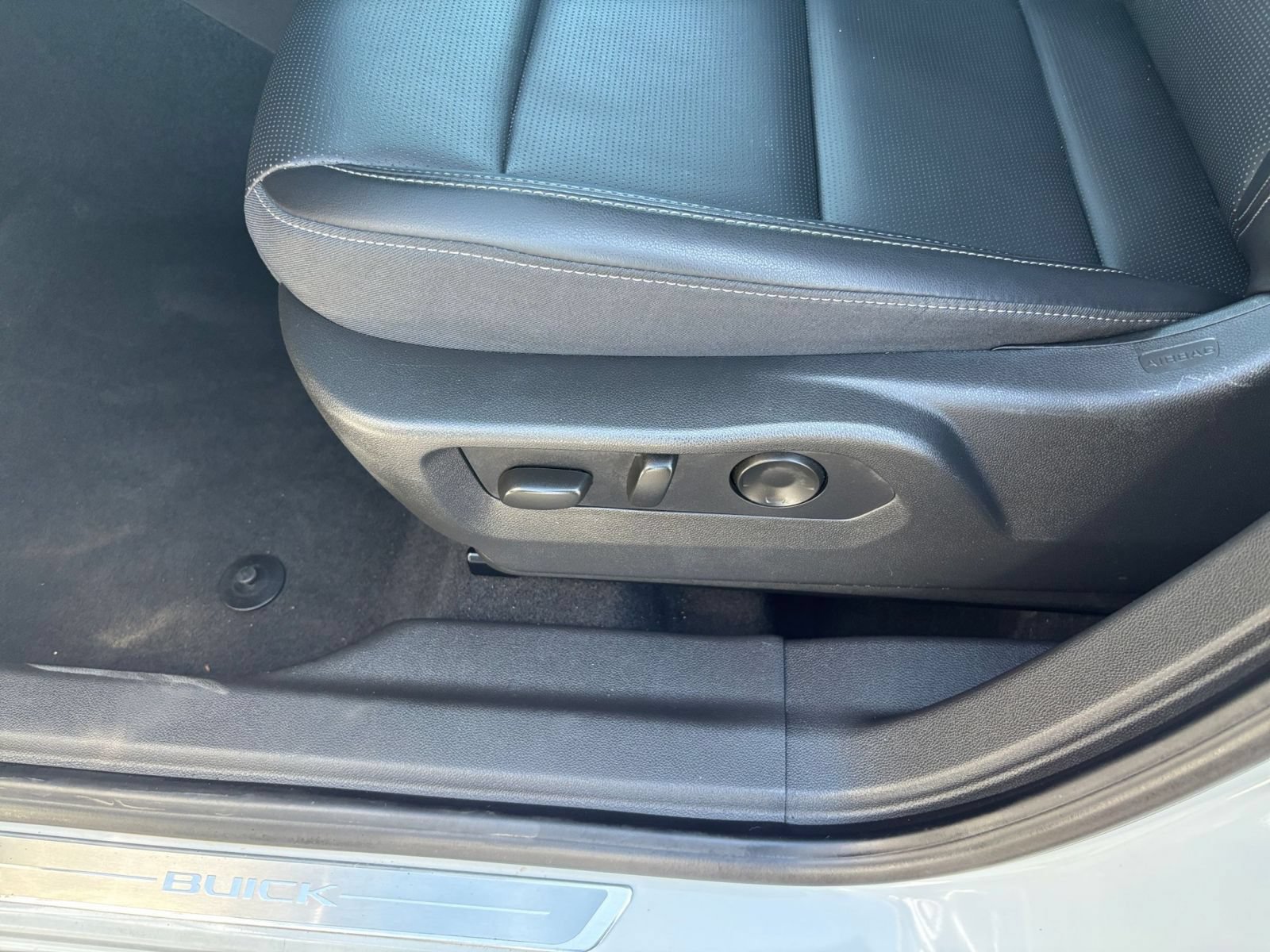 Used 2024 Buick Envision Preferred AWD/4WD image 22