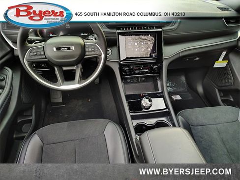 New 2025 Jeep Grand Cherokee Altitude image 16