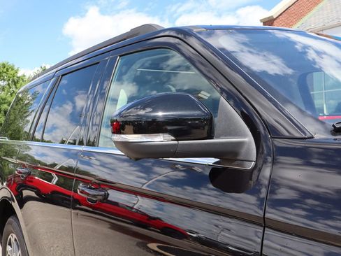 Used 2025 Ford Expedition Active AWD/4WD image 2