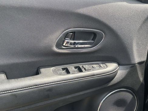 Used 2021 Honda HR-V EX image 14