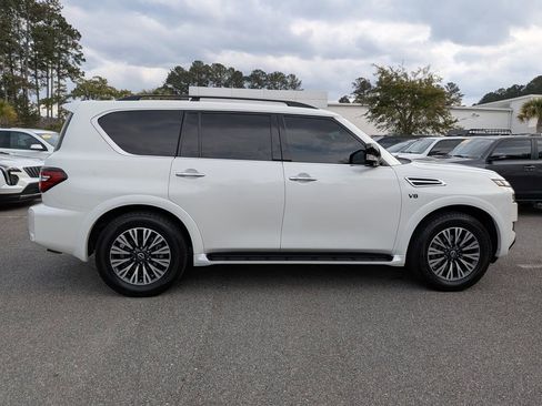 Used 2022 Nissan Armada SL w/ Midnight Edition Package image 3