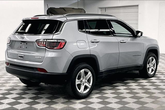 Used 2024 Jeep Compass Latitude AWD/4WD image 13