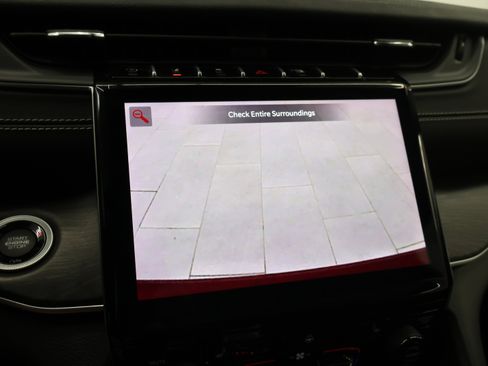 Used 2023 Jeep Grand Cherokee Limited AWD/4WD image 16