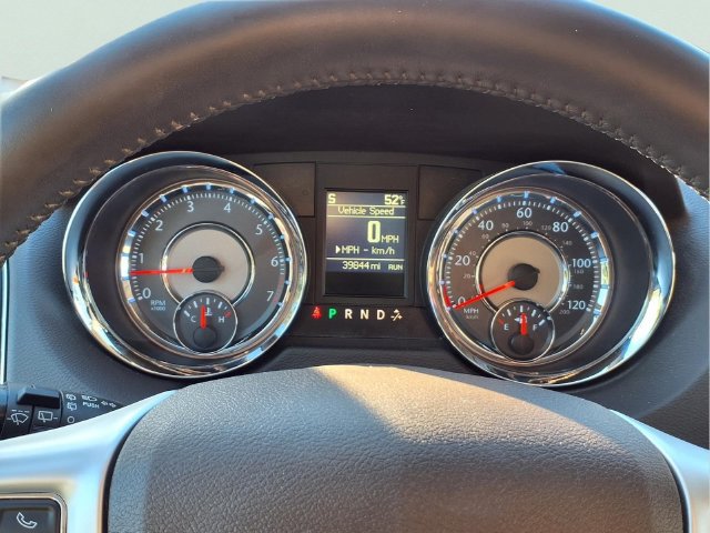 Used 2016 Chrysler Town & Country Touring FWD image 13