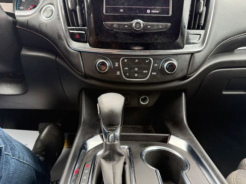 Used 2021 Chevrolet Traverse LS image 21