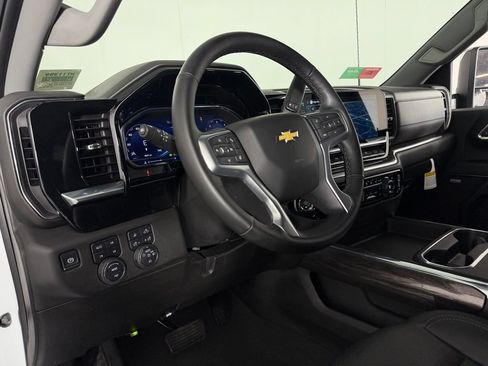 Used 2025 Chevrolet Silverado 2500 LTZ w/ LTZ Convenience Package AWD/4WD image 23