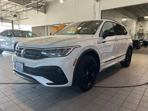 Used 2023 Volkswagen Tiguan SE R-Line AWD/4WD image 5