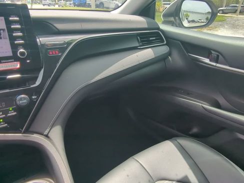 Used 2022 Toyota Camry SE FWD image 18