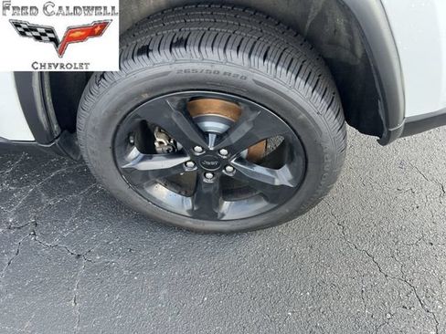 Used 2017 Jeep Grand Cherokee Laredo AWD/4WD image 38