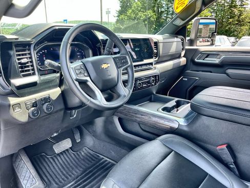 Used 2024 Chevrolet Silverado 2500 LTZ w/ LTZ Plus Package AWD/4WD image 10