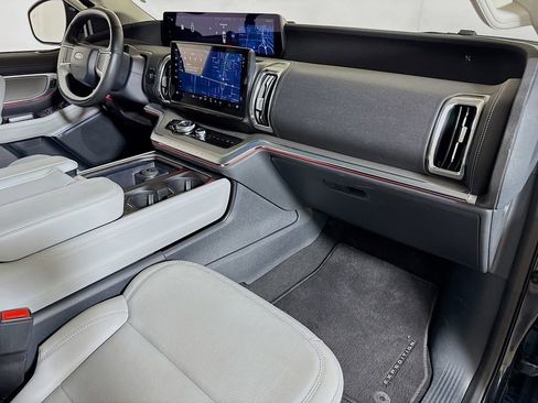 Used 2025 Ford Expedition Max Platinum w/ Driver's Package AWD/4WD image 30