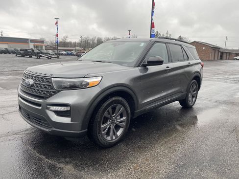 Used 2023 Ford Explorer XLT w/ Equipment Group 202A image 8