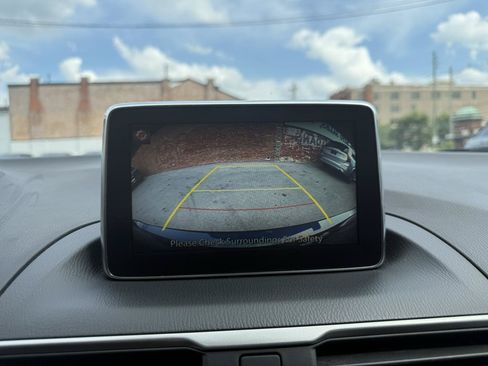 Used 2016 MAZDA MAZDA3 i Touring FWD image 11
