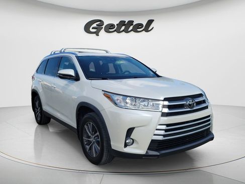 Used 2019 Toyota Highlander XLE AWD/4WD image 2