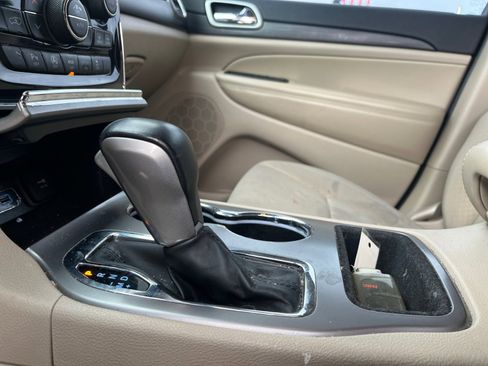 Used 2022 Jeep Grand Cherokee Laredo E image 31