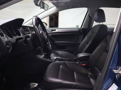 Used 2018 Volkswagen Golf Alltrack S image 16