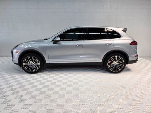 Used 2015 Porsche Cayenne Turbo image 1