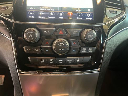 Used 2022 Jeep Grand Cherokee Limited image 32