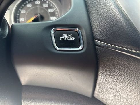 Used 2023 GMC Acadia SLT image 25