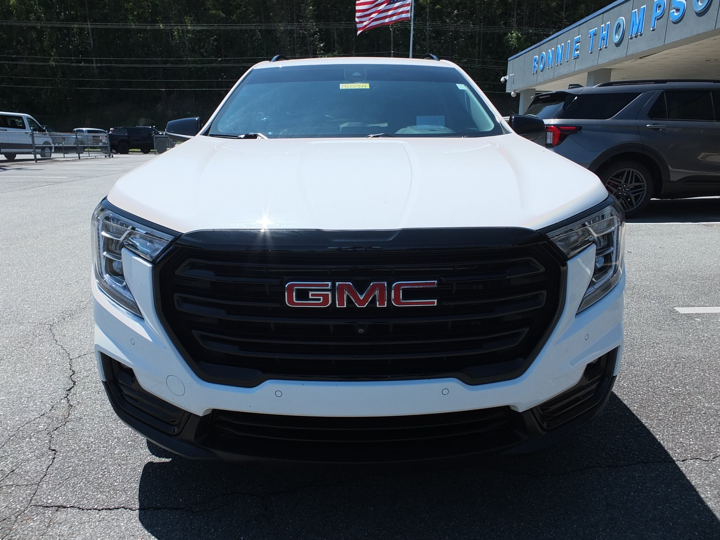 Used 2024 GMC Terrain SLT w/ Tech Package AWD/4WD image 8