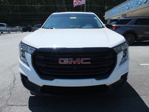 Used 2024 GMC Terrain SLT w/ Tech Package AWD/4WD image 8