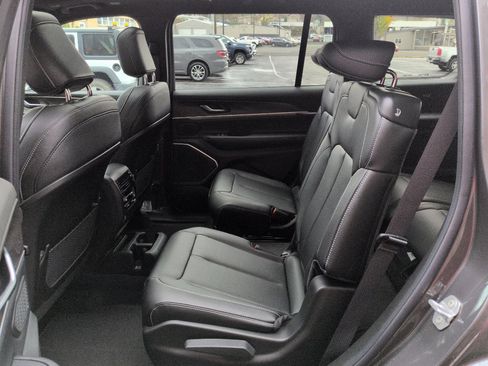 New 2025 Jeep Grand Cherokee L Limited w/ Black Appearance Package image 18