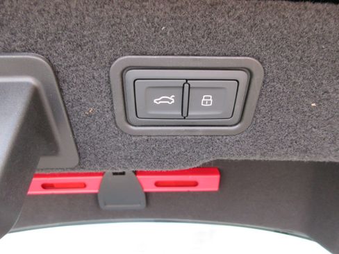 Used 2022 Audi A8 L 3.0T image 73