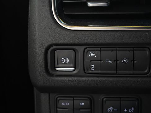 Used 2023 GMC Yukon SLE AWD/4WD image 29