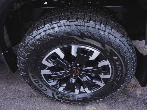 Used 2022 Nissan Frontier PRO-4X image 8