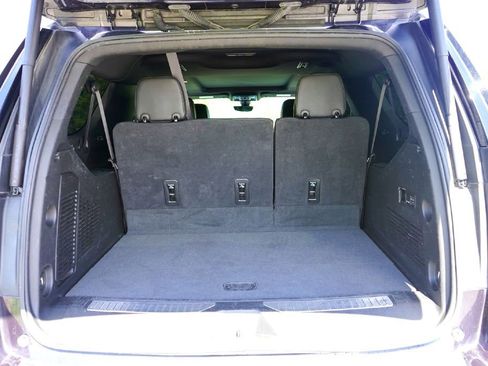 Used 2022 Chevrolet Suburban High Country RWD image 28