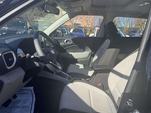 Used 2025 Hyundai Venue SEL image 13