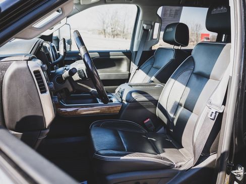 Used 2018 Chevrolet Silverado 2500 High Country w/ Duramax Plus Package image 26