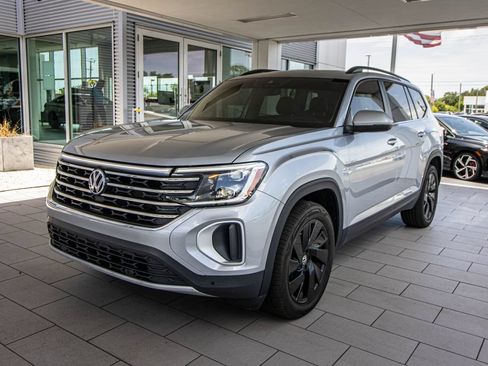 Certified 2024 Volkswagen Atlas SE FWD image 9