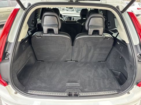Used 2022 Volvo XC90 T5 Momentum image 12