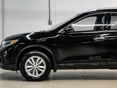 Used 2015 Nissan Rogue SV w/ SV Family Package FWD image 18