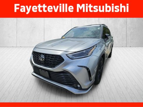 Used 2023 Toyota Highlander XSE FWD image 5