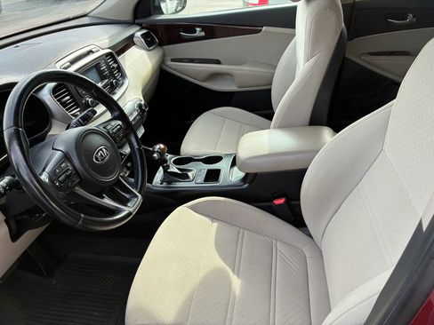 Used 2016 Kia Sorento LX w/ LX Convenience Package image 17