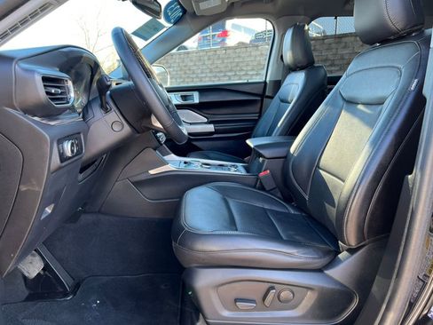Certified 2023 Ford Explorer Limited w/ Limited Technology Package image 3